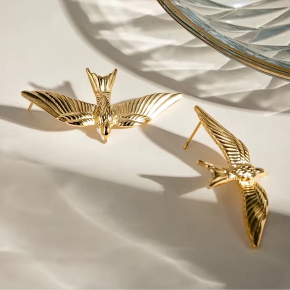 Vintage Gold Bird Earrings - Picture 2 of 8